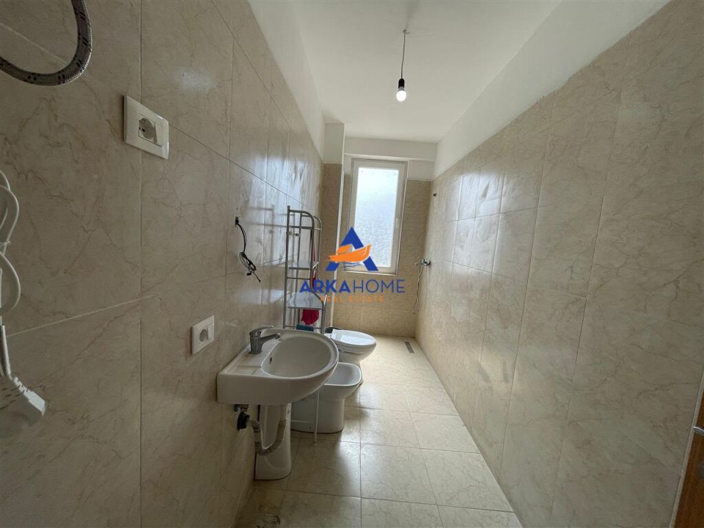 JEPET APARTAMENT ME QERA 2+1+BALLKON "VORE" 40.000 LEKE (I DISKUTUESHEM)