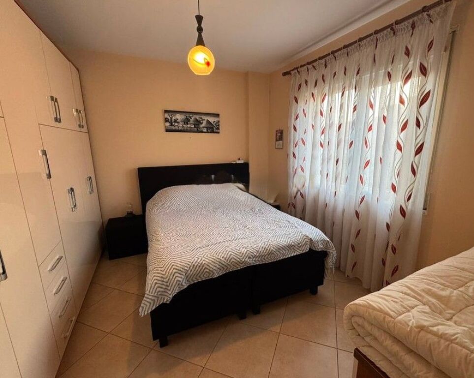 APARTAMENT 3+1 PER QIRA TEK ISH RESTORANT DURRESI