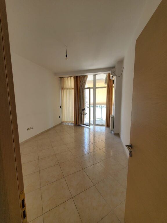 VENDESI APPARTAMENTO 2+1 COMUNE DI PARIGI 365.000 EURO FH-81369
