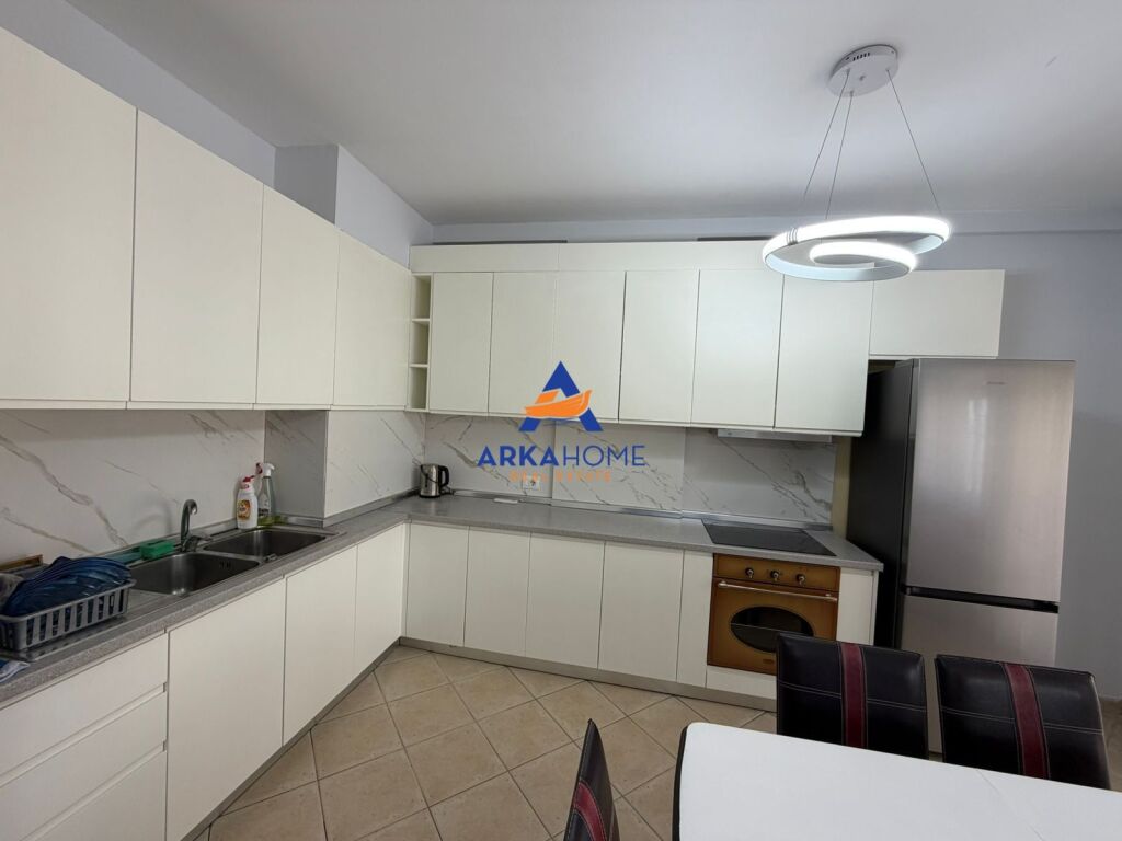 APPARTAMENTO IN AFFITTO 2+1+BALCONE "VIA QEMAL STAFA, DI FRONTE ALL'UFFICIO DEL PROCURATORE" 1000 EURO