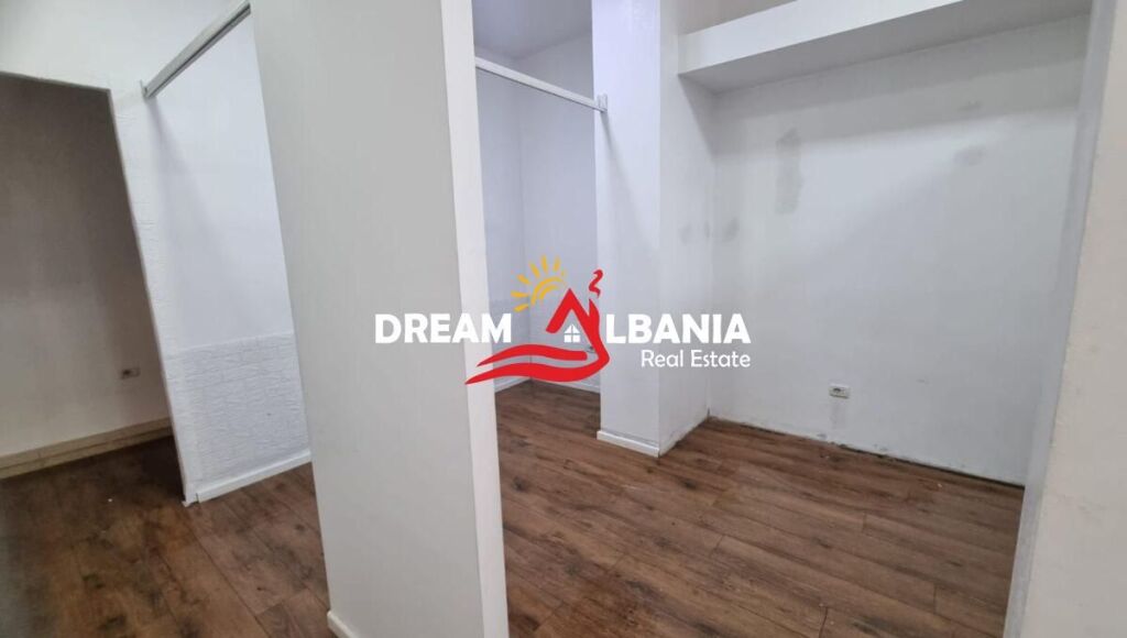 Locale Commerciale in Affitto – Myslym Shyri, dietro la Stazione di Carburante Kastrati (42711181)