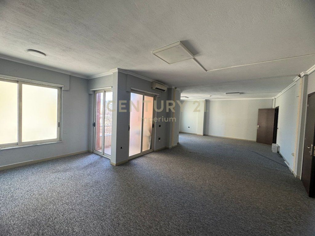 Open Space Environment 585 m² for Rent – Globe