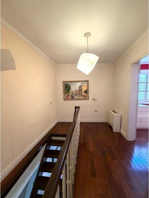 **Duplex 3+1 con veranda in vendita a Myslym Shyri**