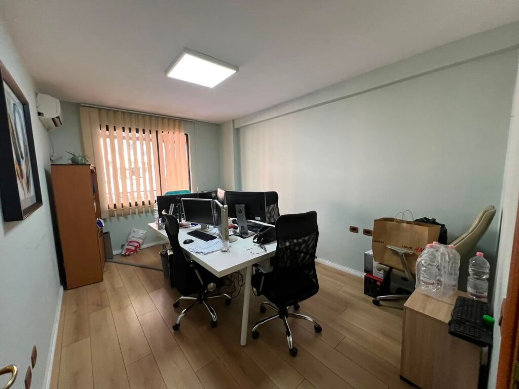 Qera | Apartament 2 + 1 | 21 Dhjetori | 600 €/muaj - Więcej