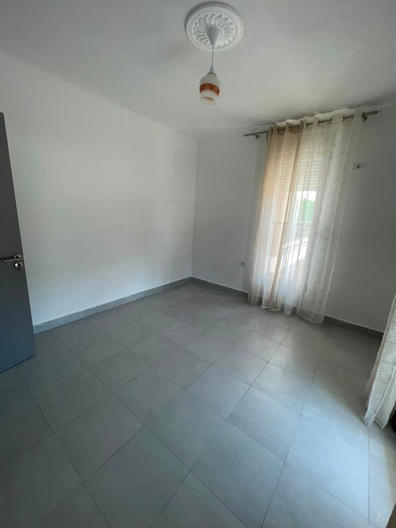 Jepet me qera 2+1+2,📍Rruga Sadaudin Bekteshi, në fund të Rrugës 5 Maji