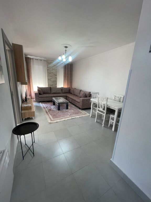 Jepet me qera 2+1+2,📍Rruga Sadaudin Bekteshi, në fund të Rrugës 5 Maji