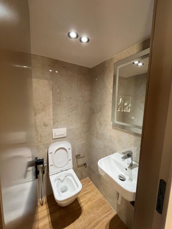 Rent – Business premises 20 m², renovated, first floor VLORE