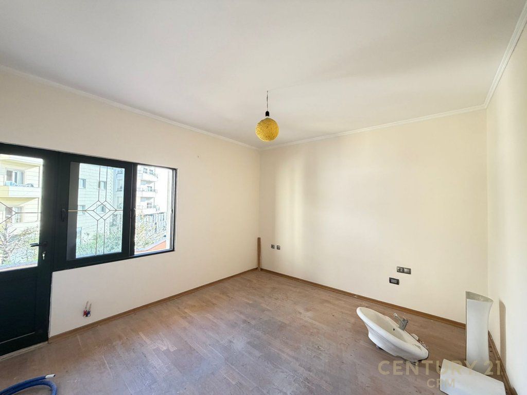 FOUR-STORY VILLA FOR RENT NEAR THE ZOOLOGICAL GARDEN! 2,500 € /Month
