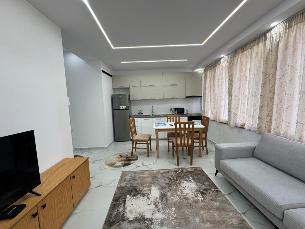 Shitet Apartament 1+1