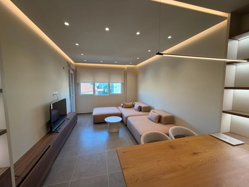 Japim Apartament 2+1+2 bashke me post parkimi te Pazari i ri!