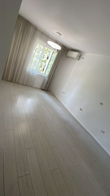 🏢 Office for Rent (50 m²): 65,000 ALL/Month || 2 Office Spaces 📍 Blloku – Directly Above Caffè Roma, First Line on the Main Road || Perfect Location for Your Business