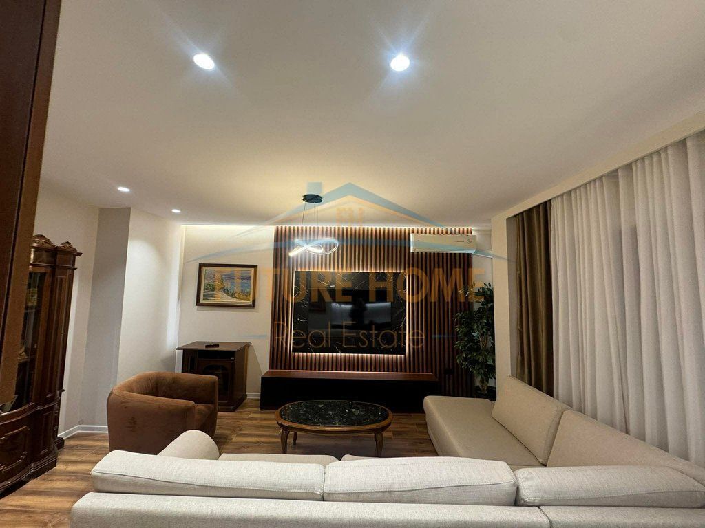 For sale 2+1+2 , Mine Peza Street. UNA67077