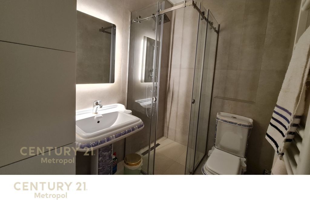 Apartament 1+1 me qira në zonën e Komunës së Parisit,