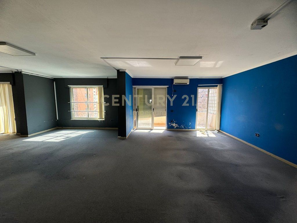 Open Space Environment 585 m² for Rent – Globe