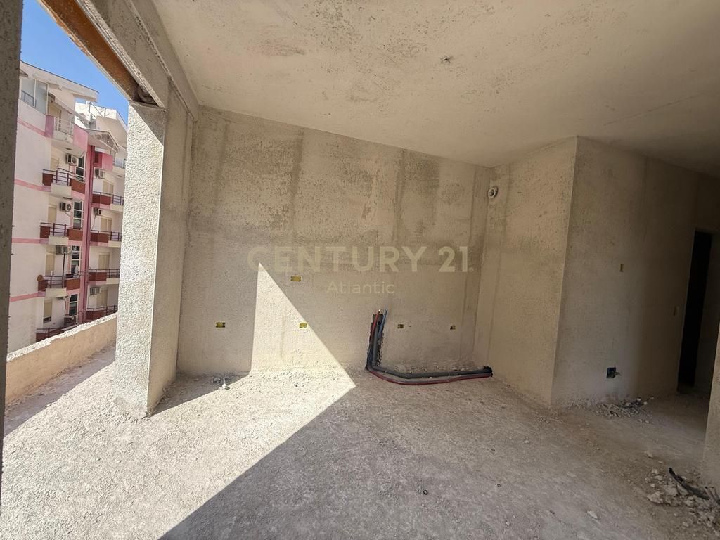 Apartament 1+1 Për Shitje në Golem!