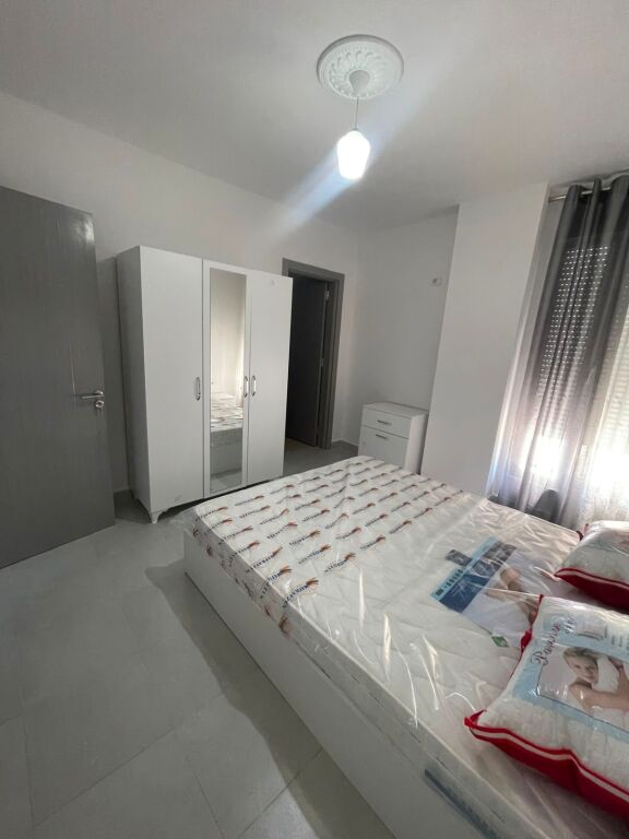 Jepet me qera 2+1+2,📍Rruga Sadaudin Bekteshi, në fund të Rrugës 5 Maji