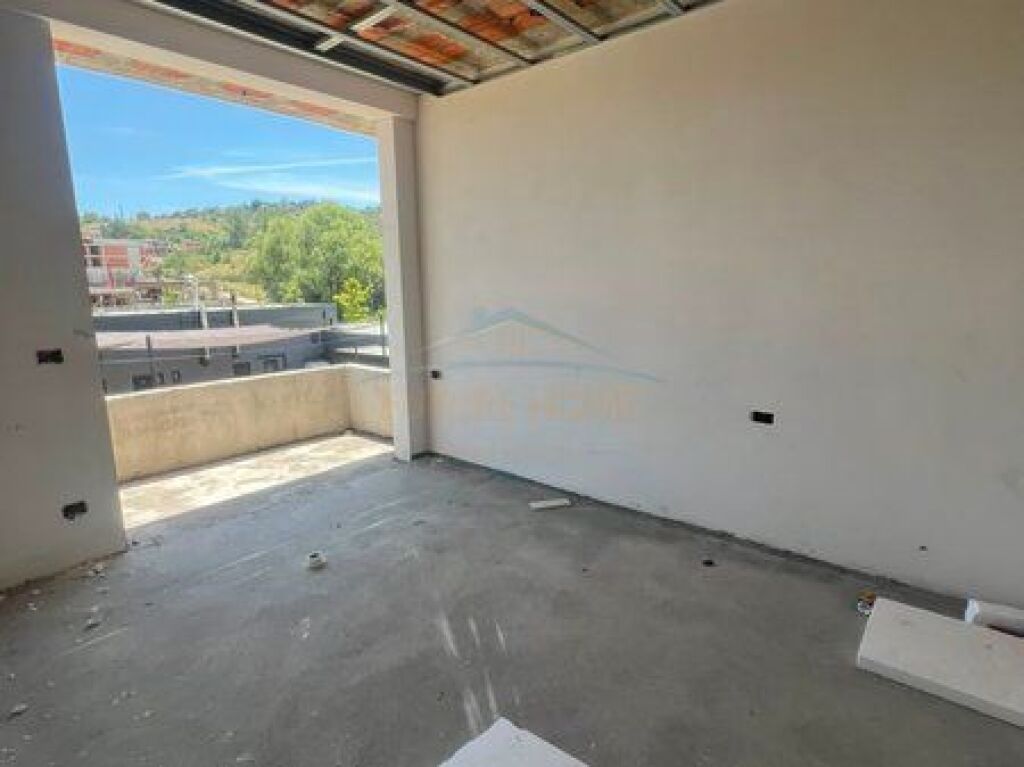 In vendita, Villa adiacente, Residenza CUCI 3, Tirana