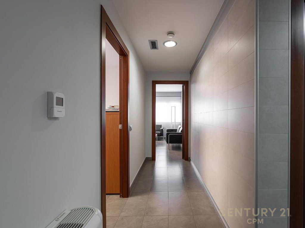 VENDIAMO UFFICIO IN VIA NDRE MJEDA!