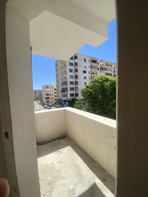 FILLUAN SHITJET! APARTAMENT 1+1 PRANE STADIUMIT (DURRES)