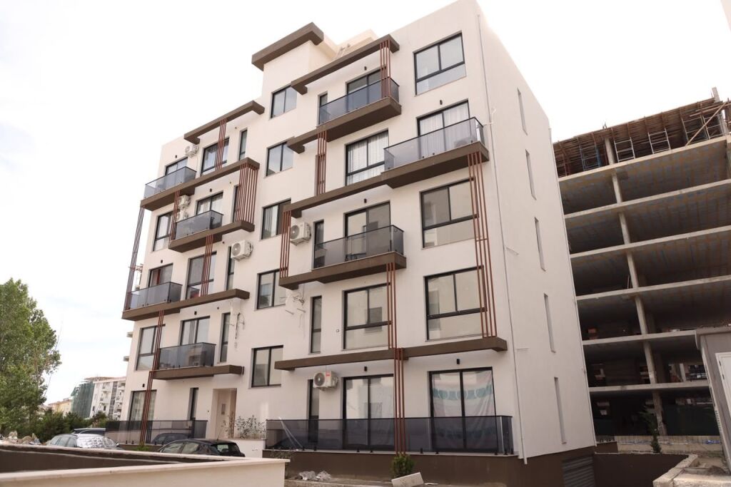 Shitet Apartament 1+1 në Malin e Robit, Golem