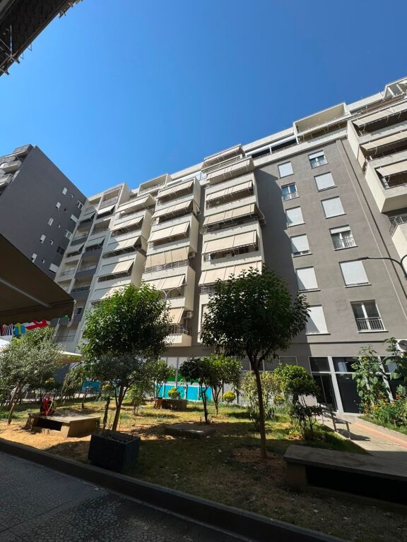 VENDESI APPARTAMENTO 1+1, COMUNE DI PARIGI