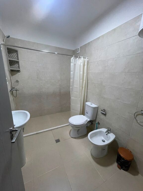 Jepet me qera 2+1+2,📍Rruga Sadaudin Bekteshi, në fund të Rrugës 5 Maji