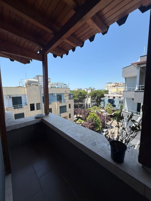 Shitet Apartament 1+1 pranë Majestic – Vetëm 200 m nga deti!