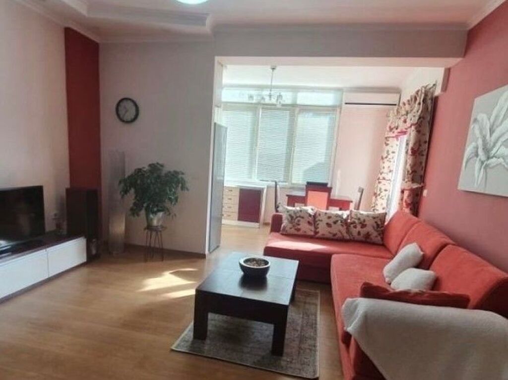 Apartment 1+1 for Sale at Komuna e Parisit