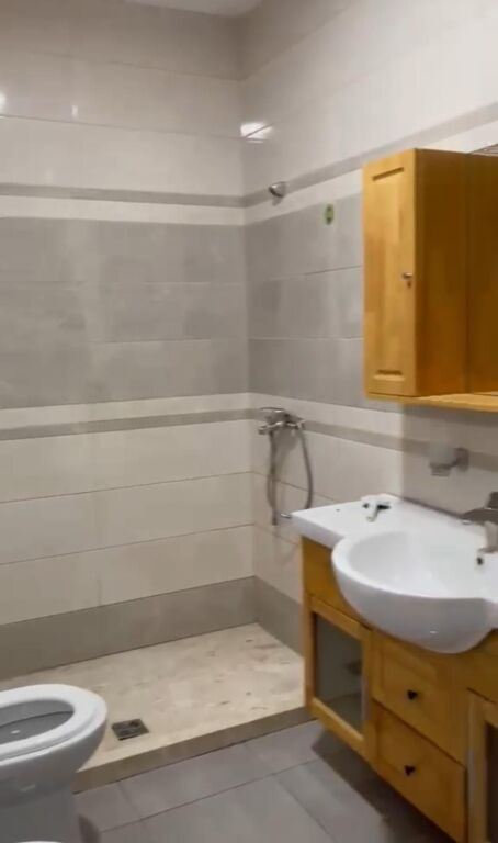 Rent | Apartament 2 + 1+2+Ballkon | Yzberisht | 450 €/month