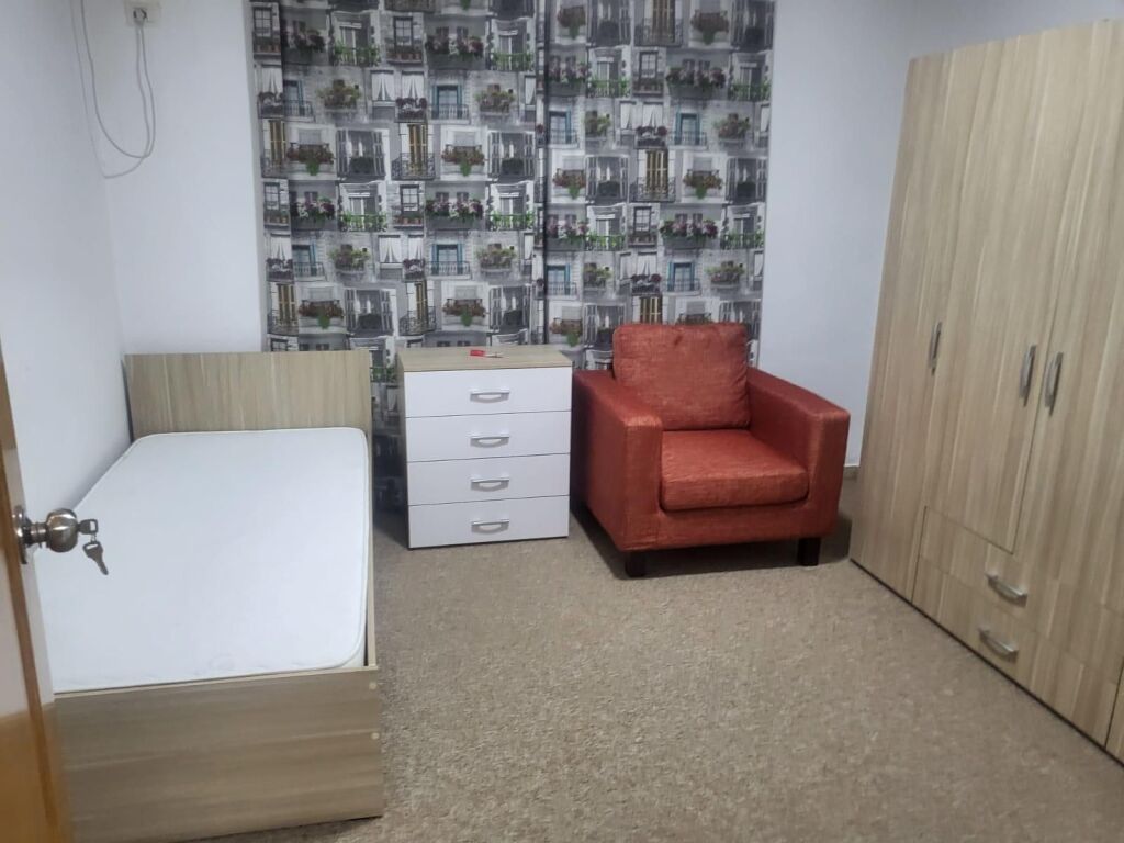 Jepet me qera Apartament 2+1 ne qender tek 9-katshet