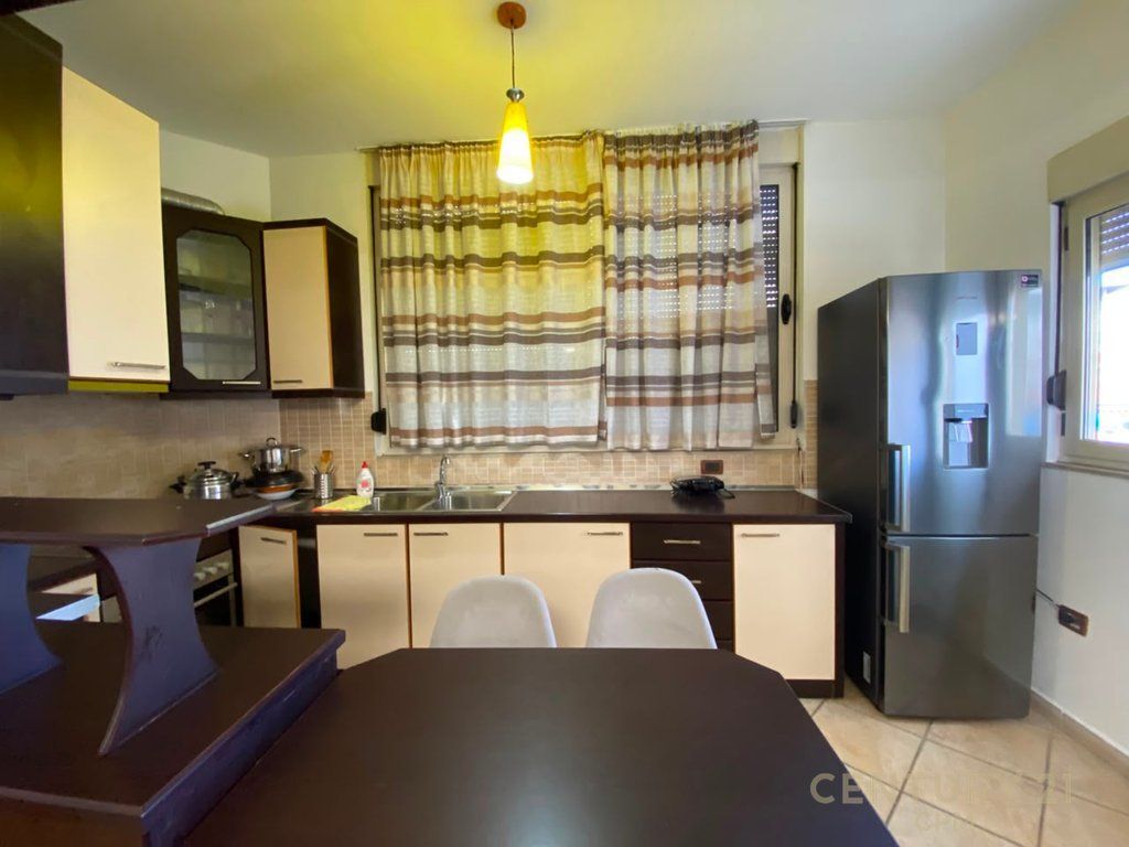 NE ZONEN E 21 DHJETORIT JAPIM ME QIRA APARTAMENT 2+1+2 550 € /Muaj
