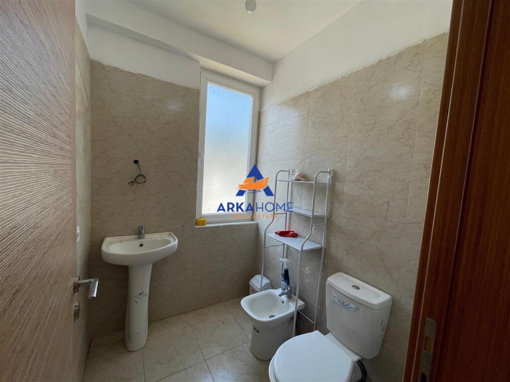 JEPET APARTAMENT ME QERA 2+1+BALLKON "VORE" 40.000 LEKE (I DISKUTUESHEM)