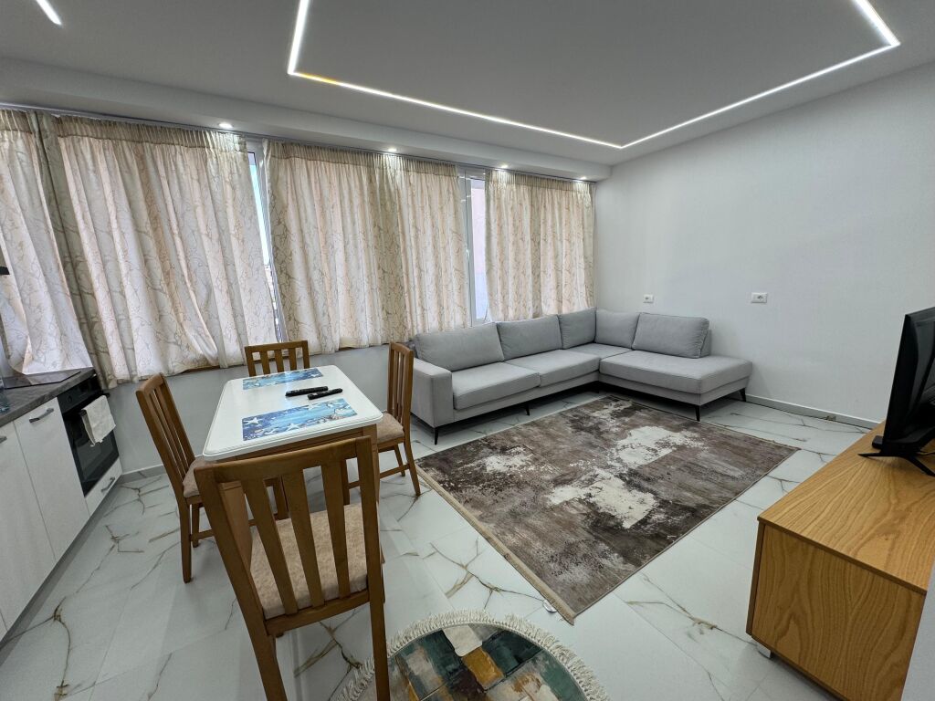 Shitet Apartament 1+1