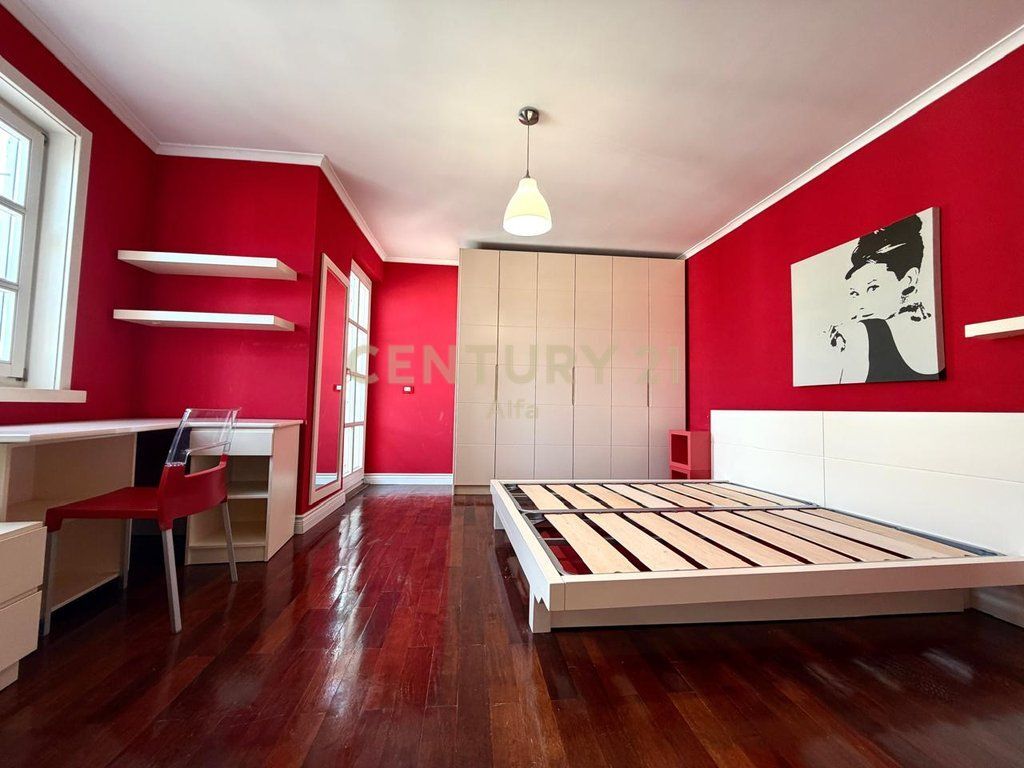 **Duplex 3+1 con veranda in vendita a Myslym Shyri**
