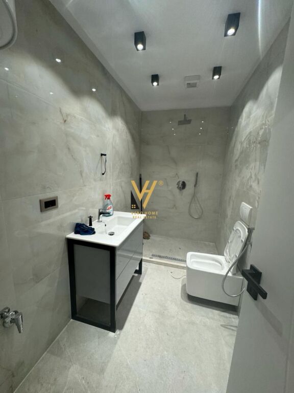 JEPET GARSONIERE 35 M2 ME QIRA TE KOMUNA E PARISIT 550 EURO