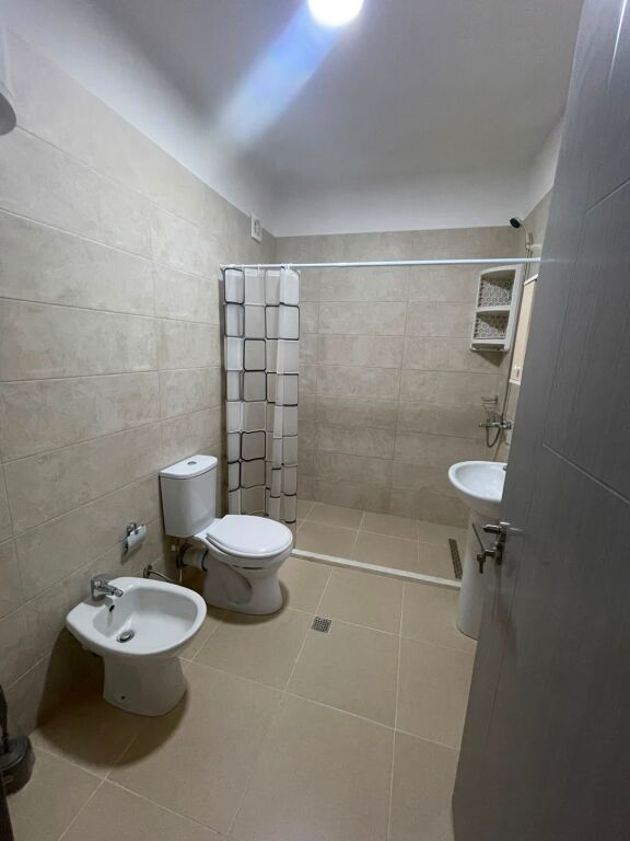 Jepet me qera 2+1+2,📍Rruga Sadaudin Bekteshi, në fund të Rrugës 5 Maji