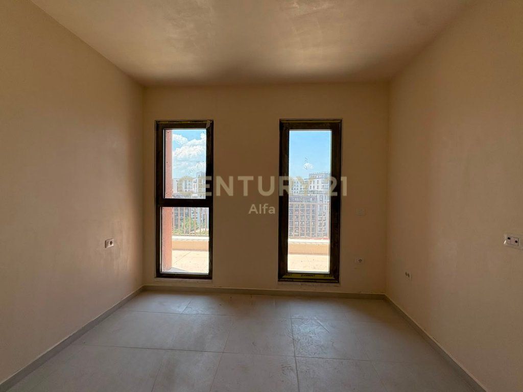 Affittasi appartamento 1+1 con veranda per uffici in Via Dritan Hoxha!
