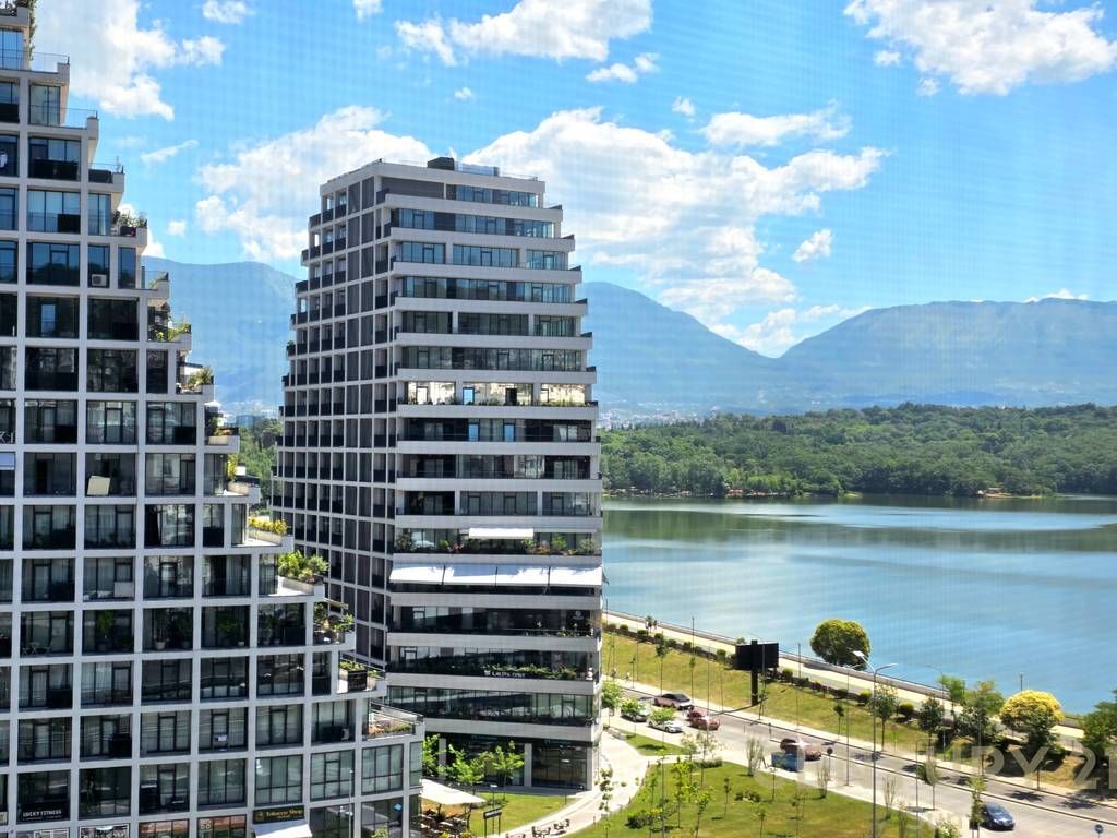 Appartamento duplex/attico in vendita vicino al lago artificiale.