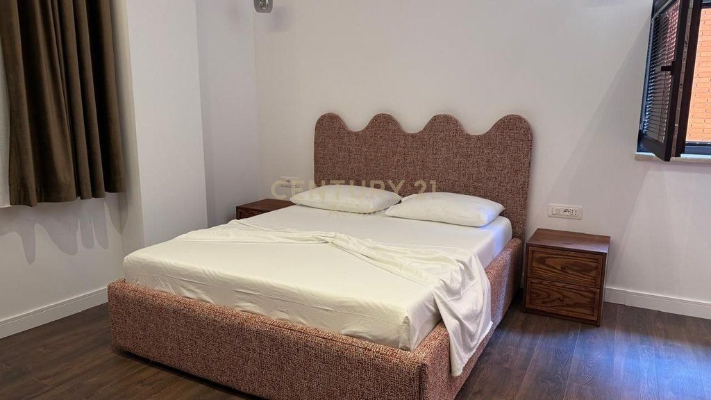 Apartament 1+1 Me Qira në Pazari i Ri, Tiranë - 700€ | 98 m²