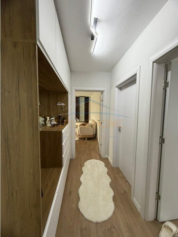 Qera, Apartament 2+1, 21 Dhjetori