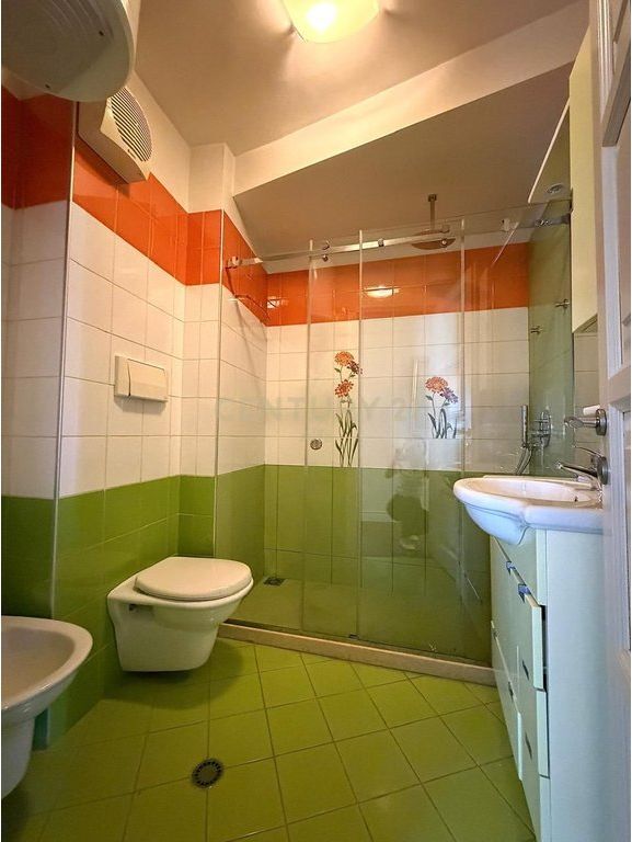 **Duplex 3+1 con veranda in vendita a Myslym Shyri**