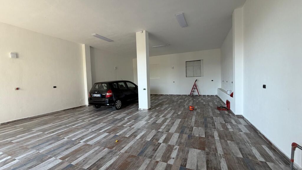 MAGAZZINO IN AFFITTO, KODRA E PRIFTIT