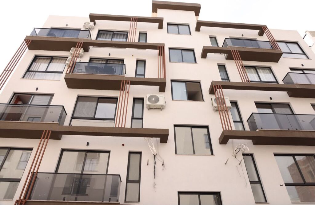 Shitet Apartament 1+1 në Malin e Robit, Golem