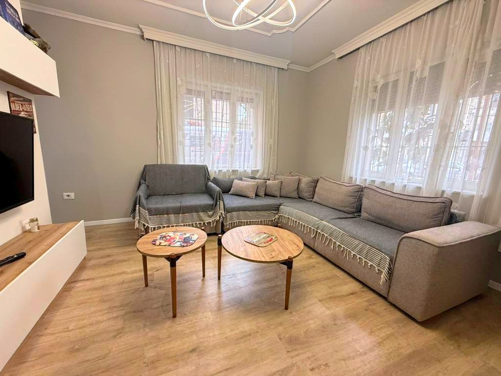 Apartment 1+1 + Parking space for rent near Medreseja