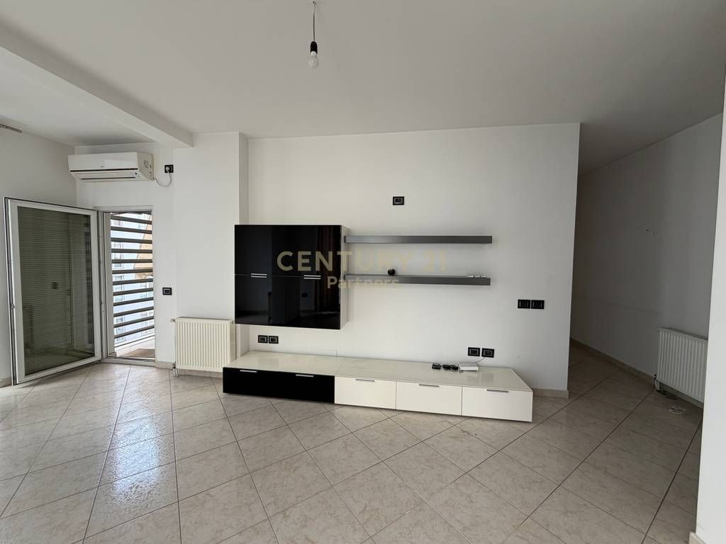 JAPIM ME QIRA APARTAMENT 2+1+2 TEK KOMPLEKSI KIKA 2,KOMUNA E PARISIT!