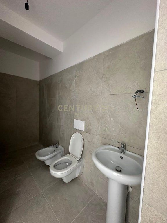 Apartament 1+1 për shitje në Malin e Robit !
