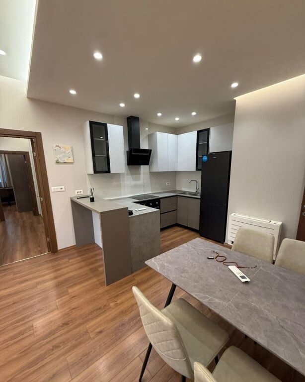 Apartament 2+1 me qira  Farmacia 10