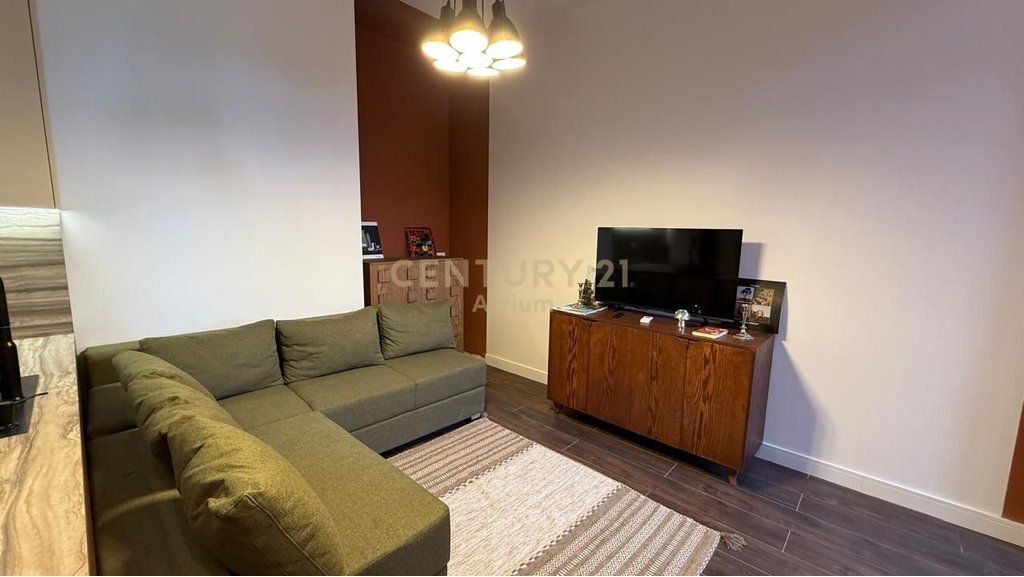 Apartament 1+1 Me Qira në Pazari i Ri, Tiranë - 700€