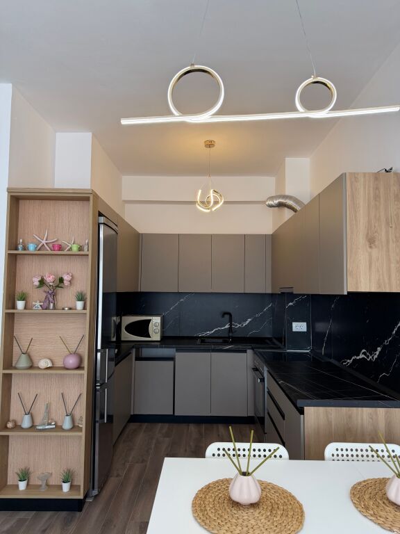 🏢 Jepet me qira Apartament 2+1 tek Golden Park