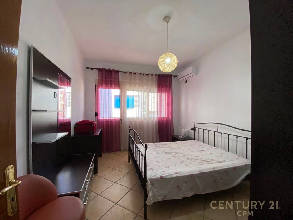 NE ZONEN E 21 DHJETORIT JAPIM ME QIRA APARTAMENT 2+1+2 550 € /Muaj